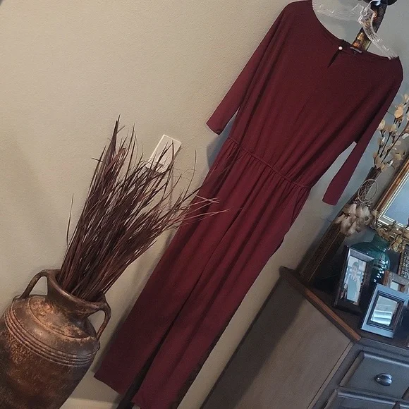 Nina Leonard 3/4 Sleeve Jumpsuit in Wine, Size Medium - Picture 6 of 13
